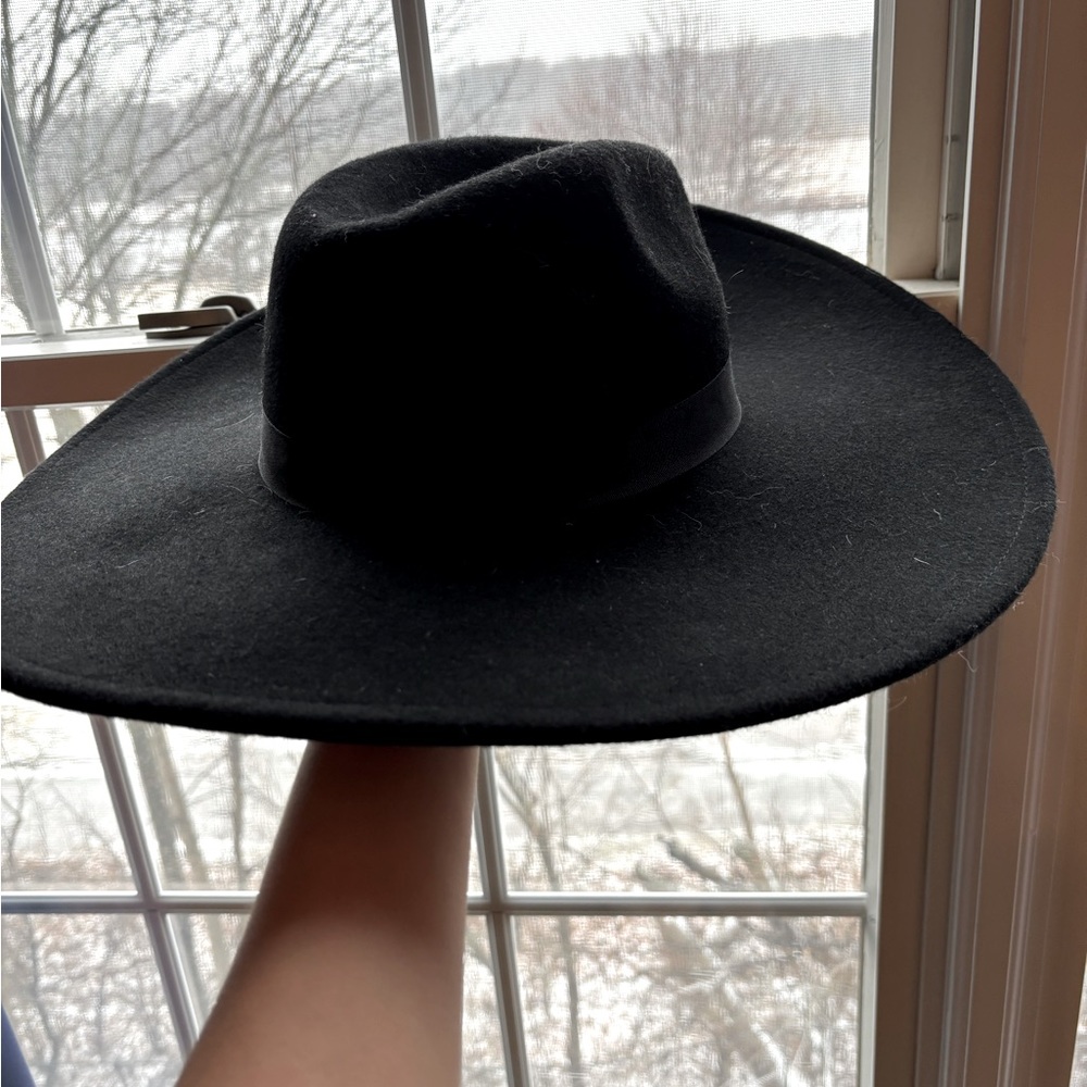 Black wide brimmed hat
